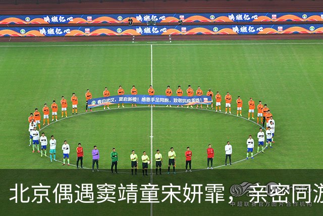 北京偶遇窦靖童宋妍霏，亲密同游遮挡严实，同行牵手搭肩毫不避嫌