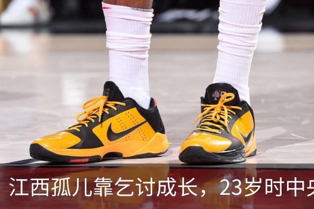 江西孤儿靠乞讨成长，23岁时中央派人寻找他：你母亲是首长，快跟我走！